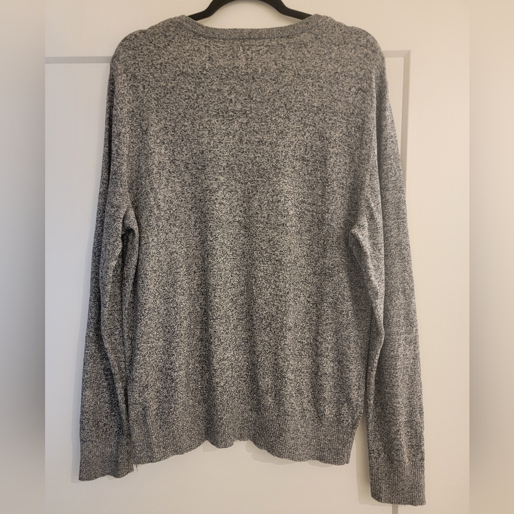 American Eagle Outfitters Heathered Gray V-Neck Sweater - Picture 3 of 3